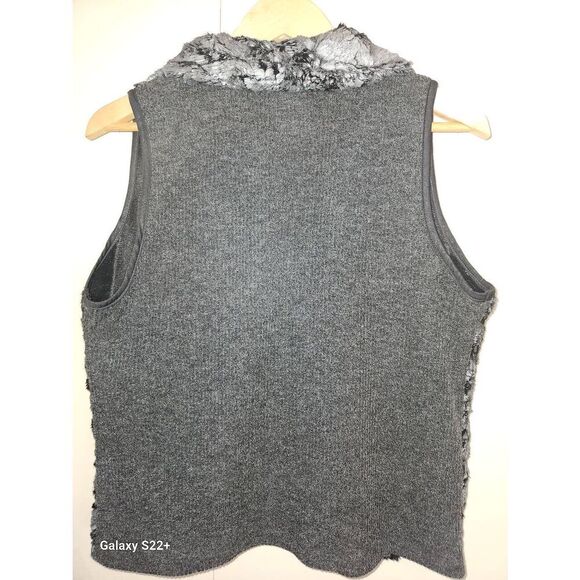 V16  ZOĒ Faux Fur Vest with a Quaint Little Snap Closure - Picture 8 of 8